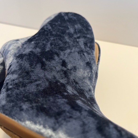 Elegant Blue Velvet Heeled Boots - Picture 8 of 8